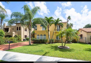 Historic Florida 4 bedroom home with pool, parking, West Palm Beach